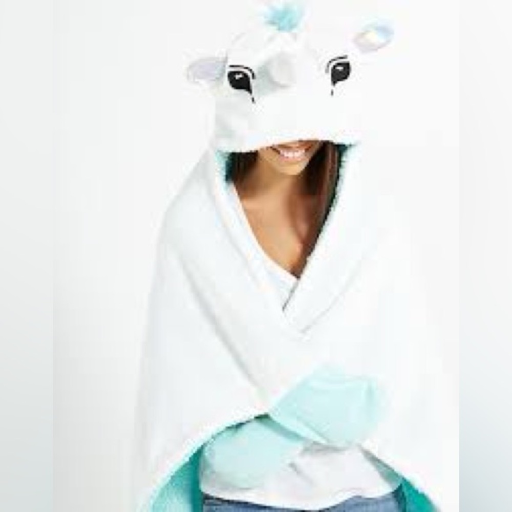 NWT Typo Unicorn Hooded Blanket